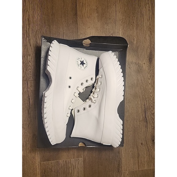 Converse Chuck Taylor All Star Lugged 2.0 Hi M 8.5 / W 10.5 White Leather NEW main image 6